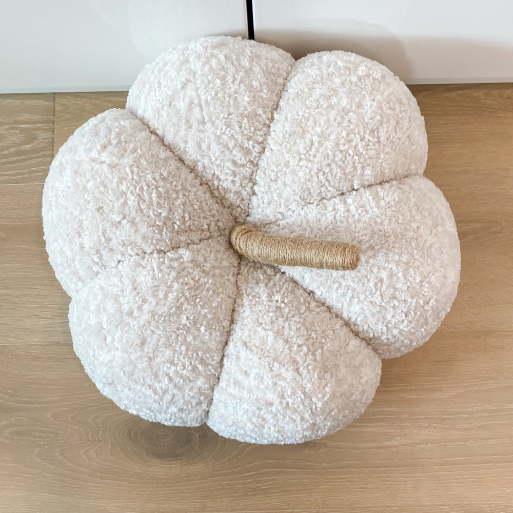 Boucle Texture White Pumpkin Pillow